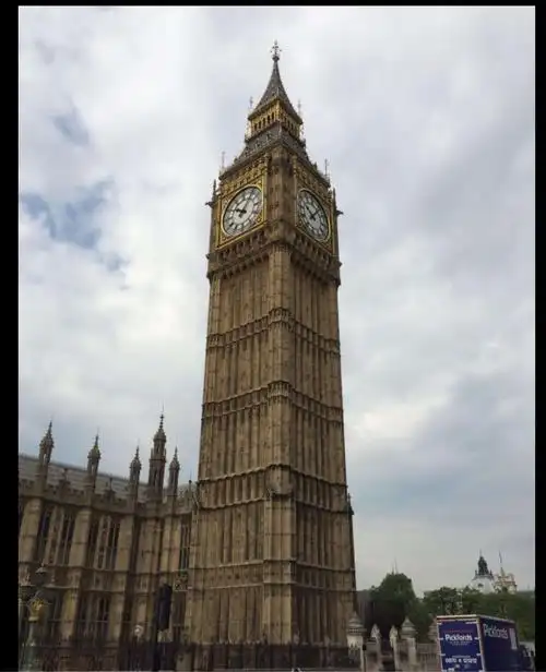 首先是伦敦地标建筑,也是伦敦的象征大本钟