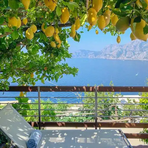 雨天:小清新女头像