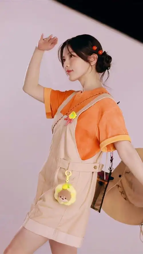 杨超越紫色薄纱裙##杨超越纯欲vs萌妹