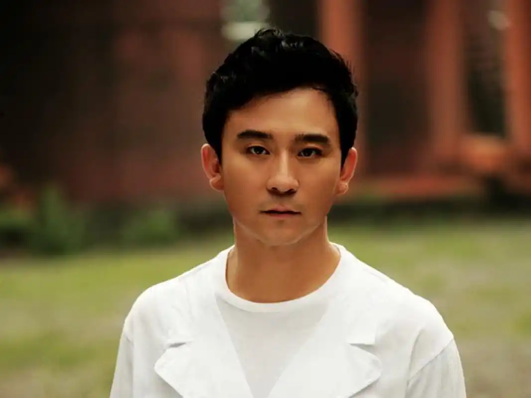 李卫买官走仕途,雍正视为功臣,乾隆怒砸雕像,李卫:幸亏死得早