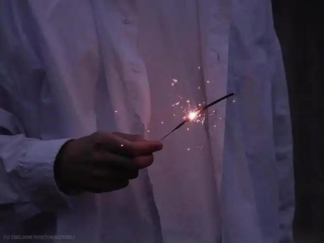 仙女棒的温柔 静物 烟花 傍晚 初夏 白衬衫 夏天的风 仙女棒