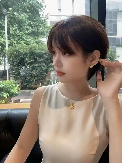 女生短发新风尚:英气潇洒,谁说只有男生能帅?_发型_脸型_时尚