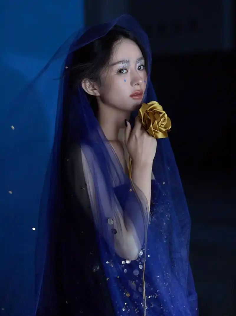 [庆祝]【赵丽颖时尚芭莎雪祭司神女妆造型】[鲜花] 星耀女神,流光溢彩