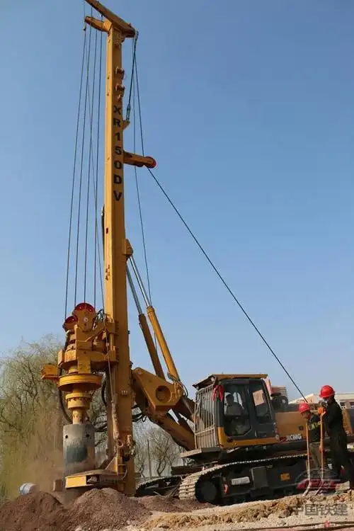 国内最大直径气动潜孔锤钻机投入使用