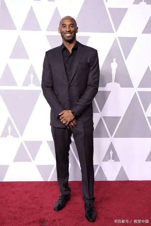 回顾篮球巨星科比·布莱恩特一生中的最佳时尚时刻