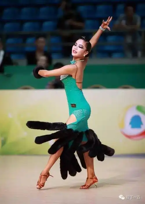 图文编排单人拉丁舞的技巧