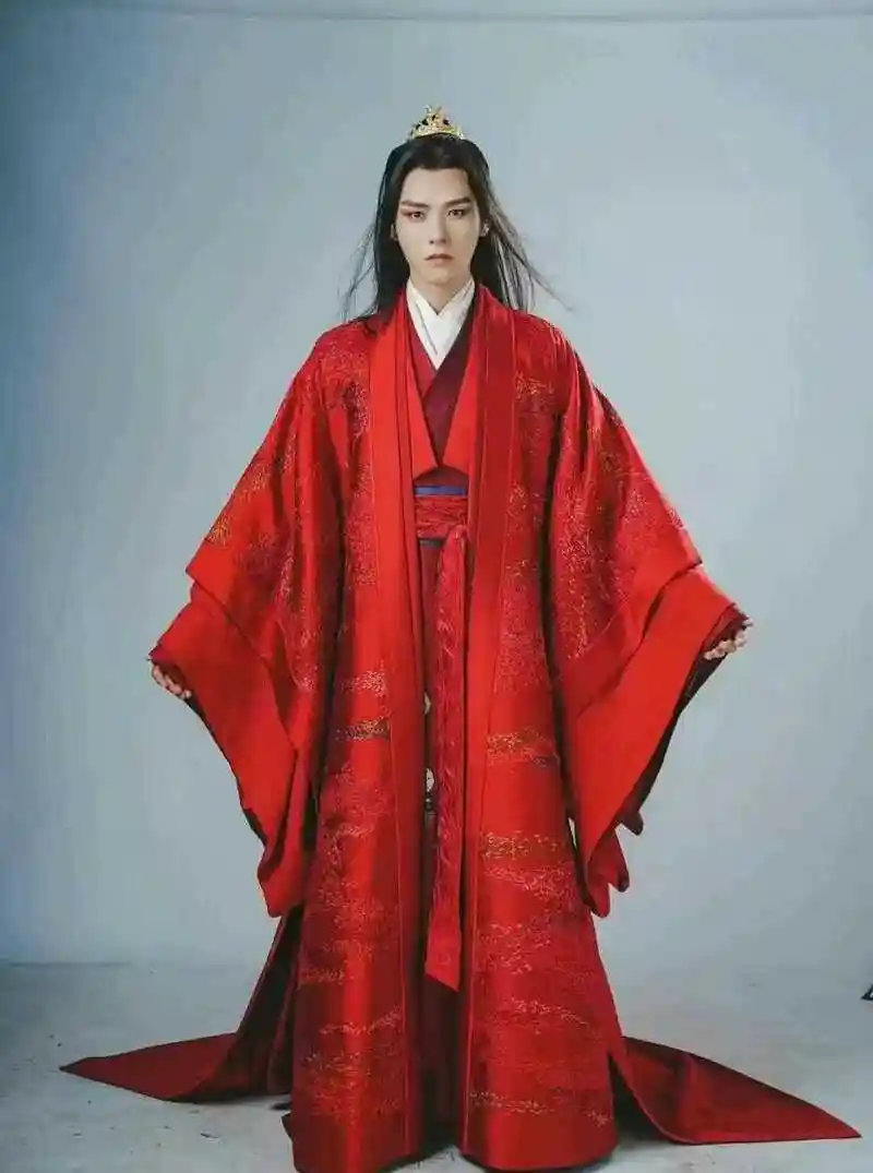 龚俊鬼谷谷主定妆照,披发 烟熏妆: 论造型的重要性.