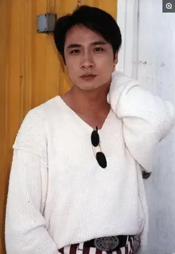 费曼叫吴镇宇别再偷他的车和牛奶了,配图好温馨!年轻时的他好帅