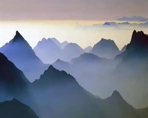 美文美图周延锋山登绝顶我为峰远山意境美图