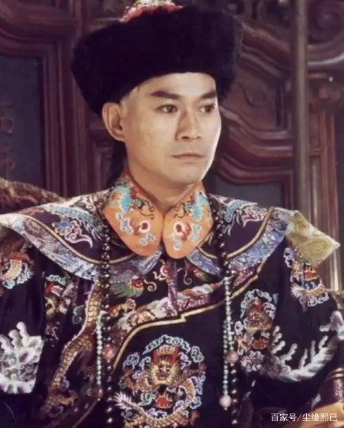 同样是扮演皇帝,尊龙7忧郁,其他的演员扮演的也是非常不错,比如今天小