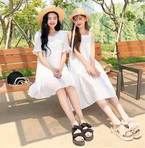 又被"闺蜜装"惊艳到!这对闺蜜的夏日清新搭配,每一套都好看