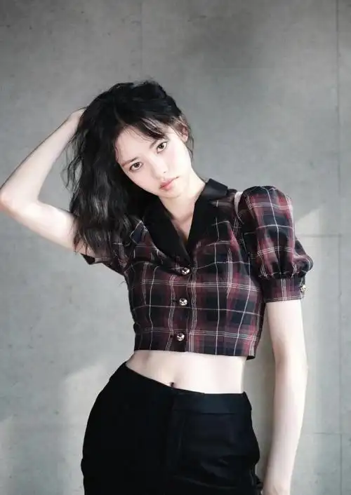 张艺上身材惊艳图片