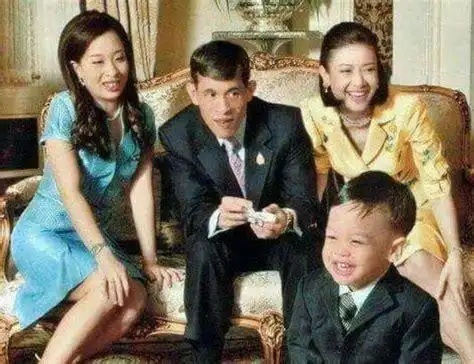 苏提达王后和泰王戏水苏提达王后拥抱泰王2022已更新今日更新