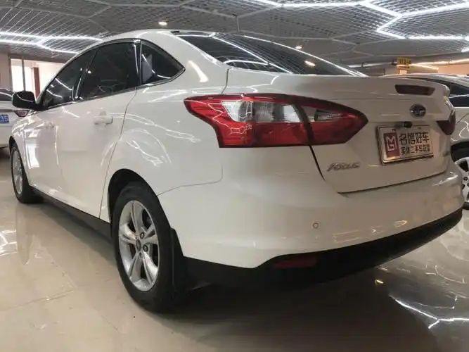 【龙岩】2014年7月 福特 福克斯 三厢1.6l dct尊贵型 自动档