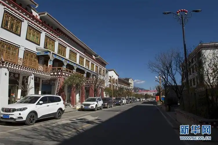 米林县城一角(11月21日摄). 新华社记者旦增尼玛曲珠摄