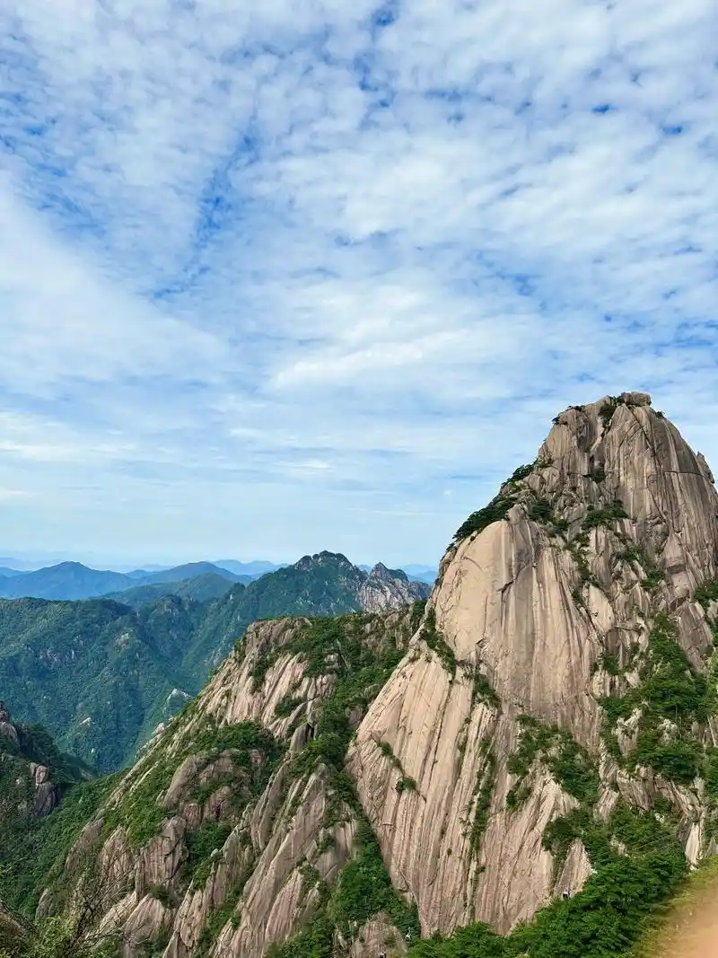 跟着书本去旅行之《黄山奇石》 仙桃石 仙人指路 天狗望月 	 二师兄