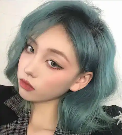 寄希望于焦糖粉棕,释放甜妹本色中庭长的姑娘,发型这么选与头发有关