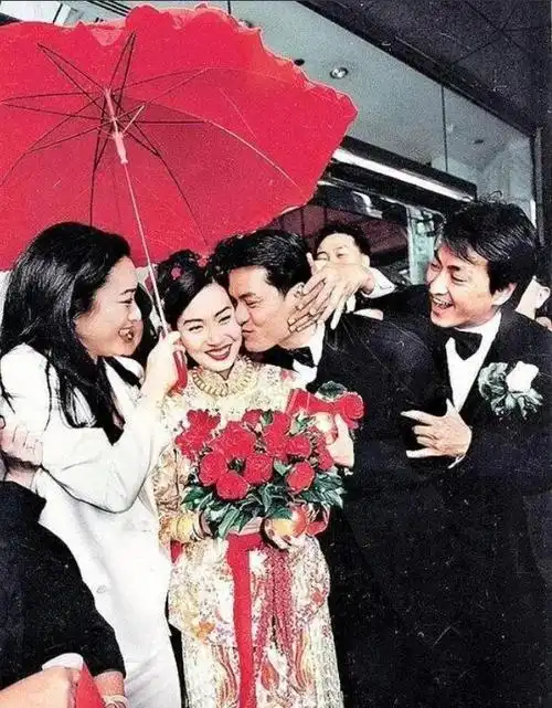 邝美云:19岁当选港姐,38岁拥有百亿身家,60岁未婚未育很幸福