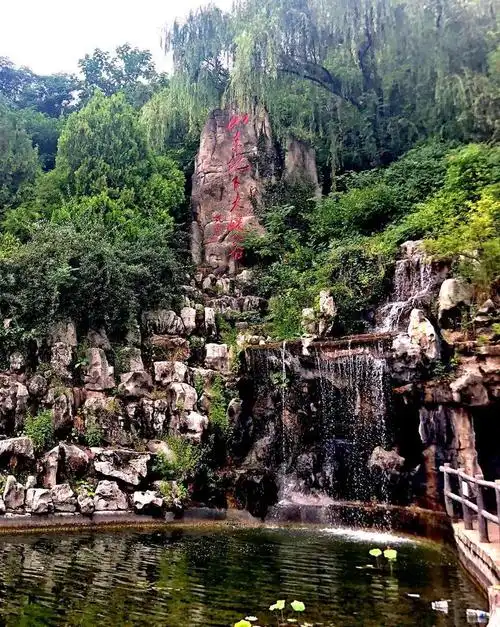 临沂地下大峡谷探险记:小飞龙与漂流全攻略