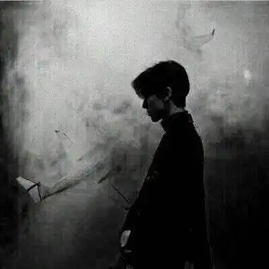 头像男生帅气孤独黑白 眼泪冲淡你的伤