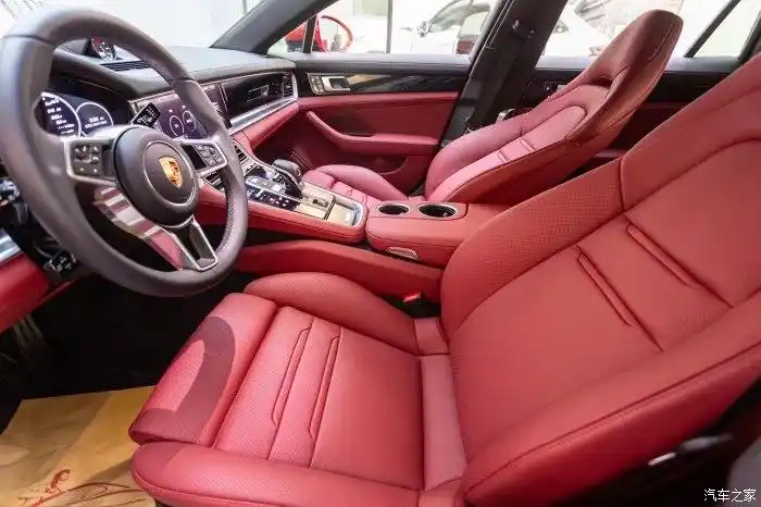 保时捷升级波尔多红真皮内饰更显年轻运动的颜色