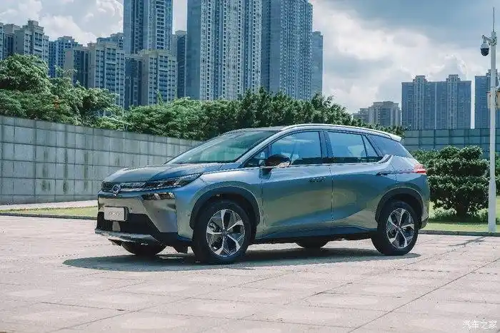 看车下订一气呵成,秒提广汽新能源埃安v