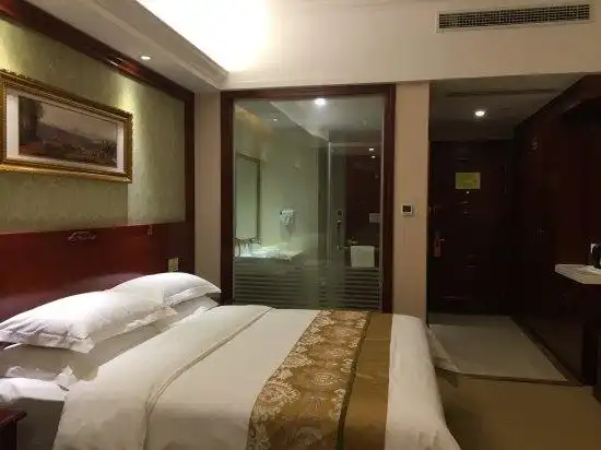 没想到宁海有这样的酒店,房间的装修档次比宁波市区的维也纳还好,周边