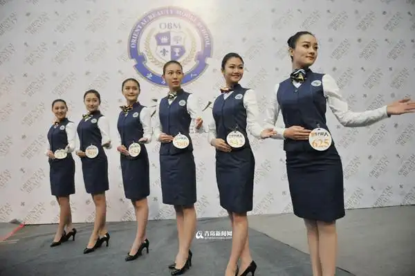 高校模特空乘专业来青岛招生 比基尼美女秀身材