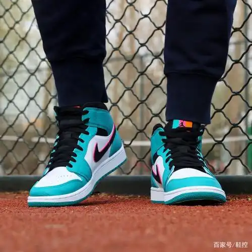 aj1浅绿南海岸球鞋,街头靓仔的挚爱!甩椰子鞋好几条街