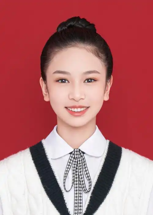 我叫张晨曦,是九江市浔阳区柴桑小学六年级(3)班的学生,是一名品学兼