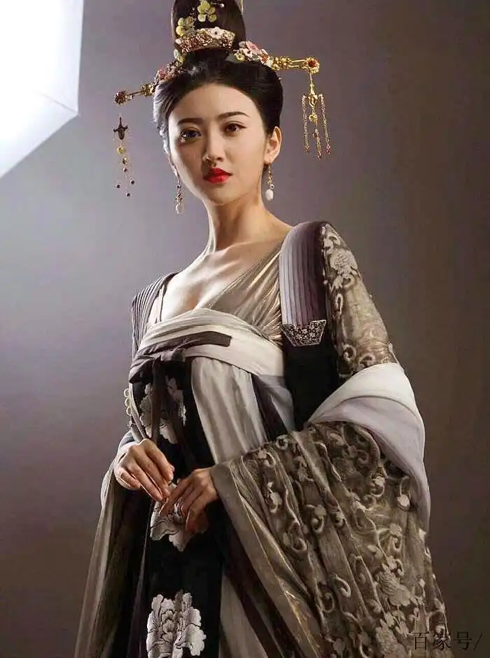 《长城》中的颜值担当,人间富贵花景甜,众星甘心为她作配角