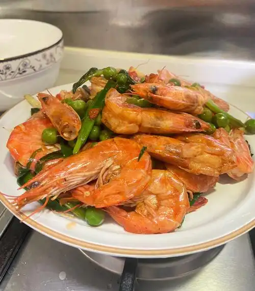 油焖虾好吃到舔拇指的虾