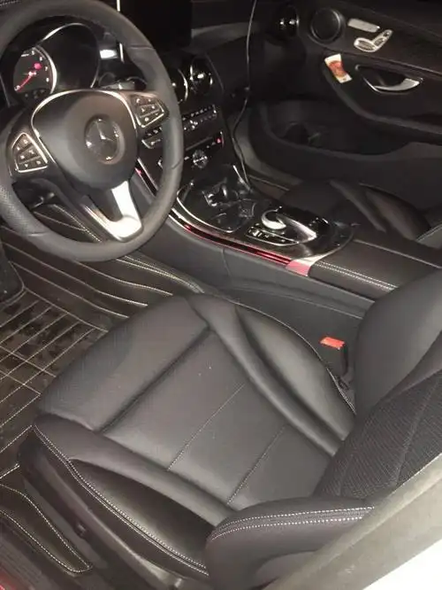 内饰是当时最吸引我的,开车主要坐在车里面,首先还是要让自己舒服,这