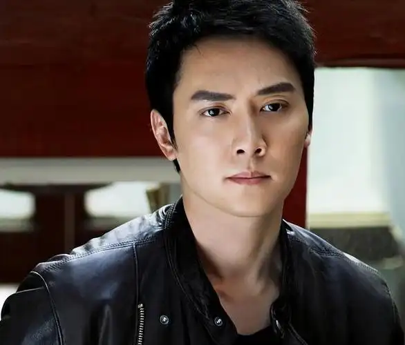 冯绍峰个人简历资料,冯绍峰个人资料介绍(两人却境遇大不相同)