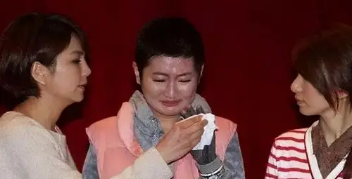 为庆祝烧伤重生10年,任家萱晒爸爸的长信感恩,被网友骂太矫情