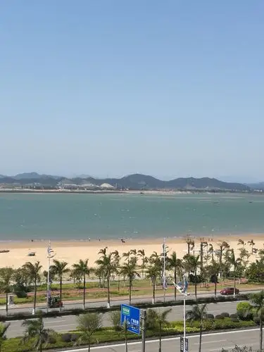 2024防城港月亮湾游玩攻略,防城港是是一座好城市,空气.