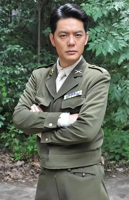 在此之后,傅程鹏成为了军旅题材电视剧的重要演员,此时他的事业终于