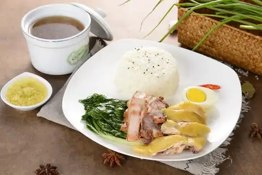 叉烧白切鸡双拼饭图片