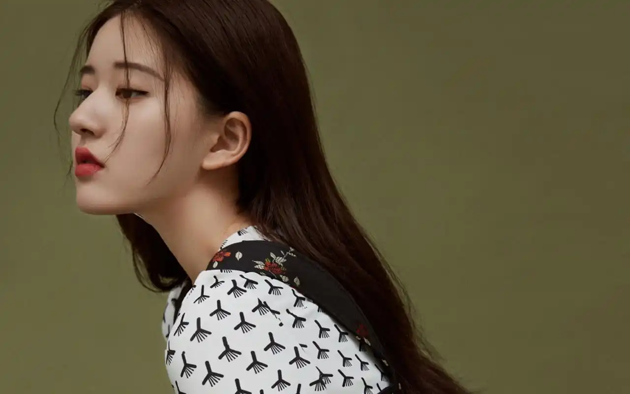 赵露思甜酷写真桌面壁纸