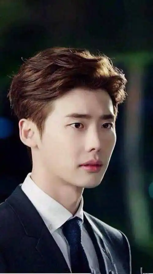 花样美男李钟硕,百变发型帅气洋溢,剪去长发清爽出镜_造型_明星