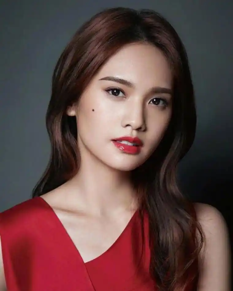 杨丞琳羊毛卷温柔治愈 38岁的杨丞琳以她的羊毛卷发型和治愈音乐征服