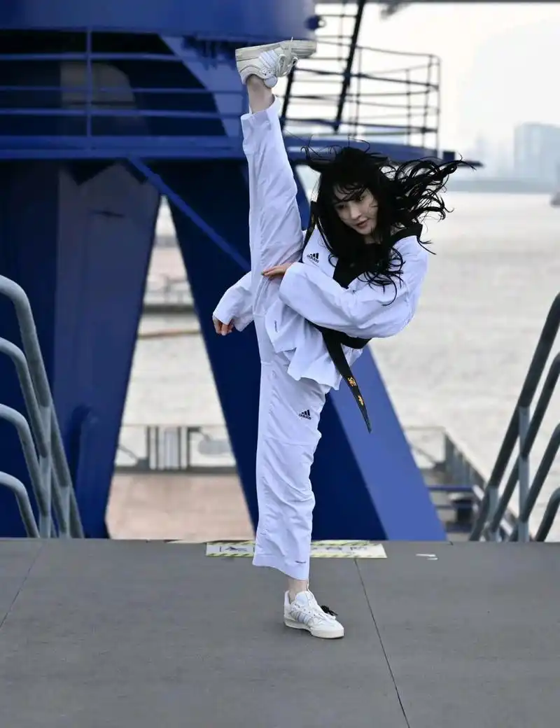 找一个会跆拳道的女孩做女朋友,是种什么体验?