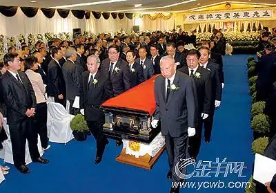 霍老出殡十人扶灵