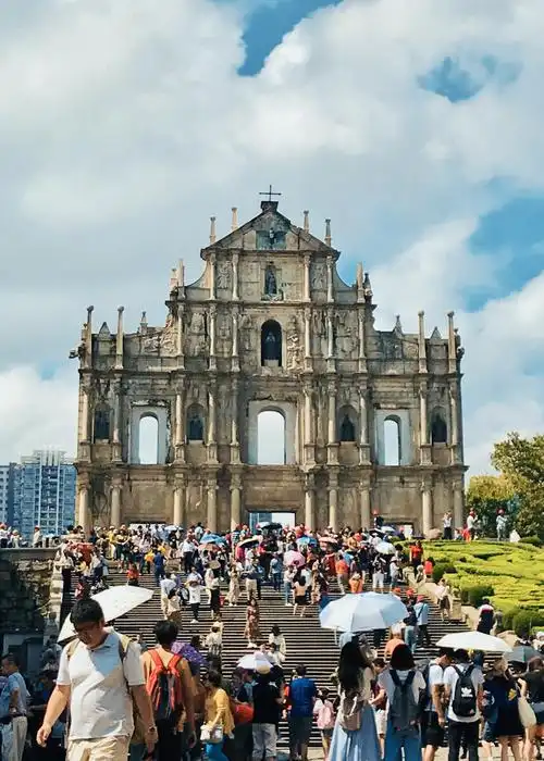 大三巴牌坊是澳门的标志性建筑物之一同时也为澳门八景之一2005年与