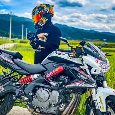 高清机车男生头像图片大全 戴头盔炫酷男头