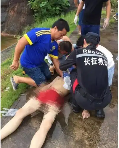 昨天下午一学生在于都罗田岩游泳时发生溺水身亡