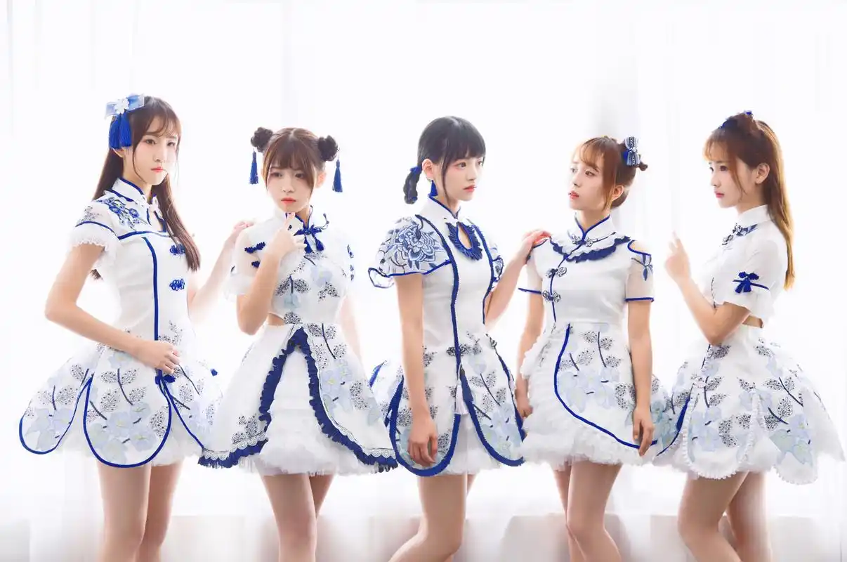 sing女团《柒月》中国风写真演绎婉约江南古典美