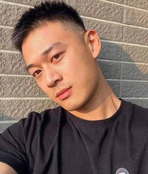 男生干净短发寸头,干干净净才是男生的最爱_发型造型_宝妈时尚生活网