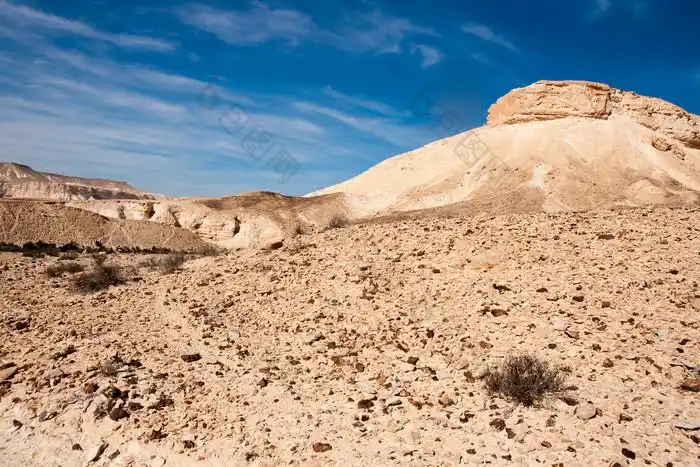 包图网提供精美好看的蓝天下的荒漠荒地素材免费下载,本次作品主题是