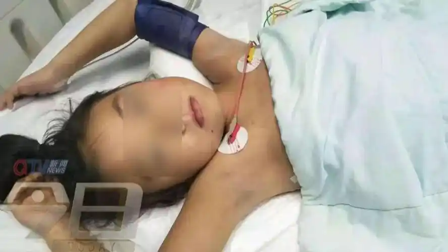 青岛9岁女童高楼跌落进icu,其父遭欠薪治疗费成难题